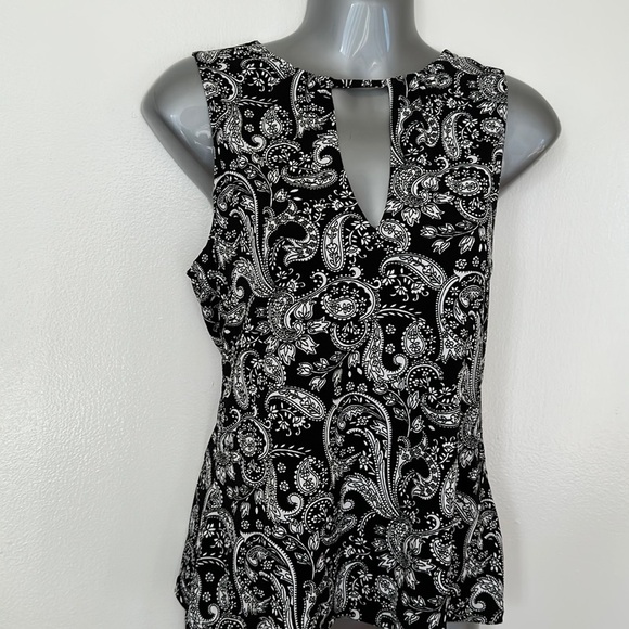 Top - Picture 2 of 2